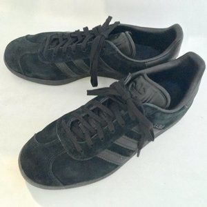 Adidas Gazelle triple black classic sneakers - M7 W8.5